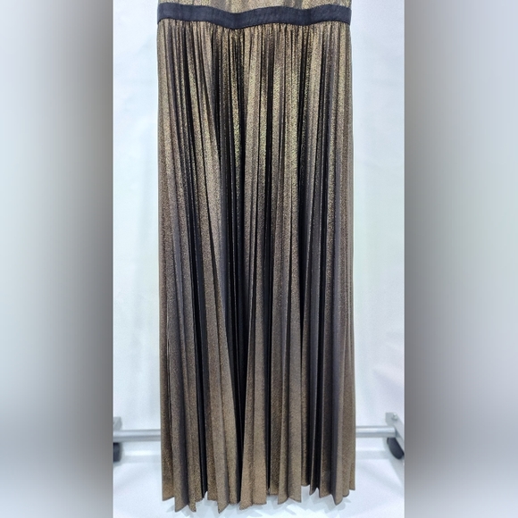 Donna Morgan Gold Sleeveless Pleated Gown Like New - Picture 5 of 6